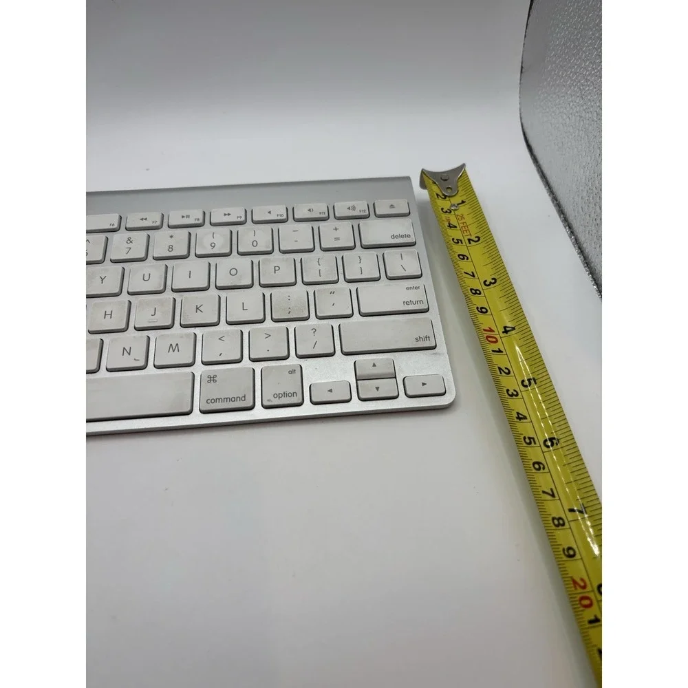 Apple Wireless Keyboard A1314 Bluetooth Aluminum Keyboard‎ Power Light Comes On